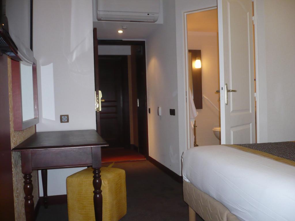מונטרז'י Hotel De France מראה חיצוני תמונה