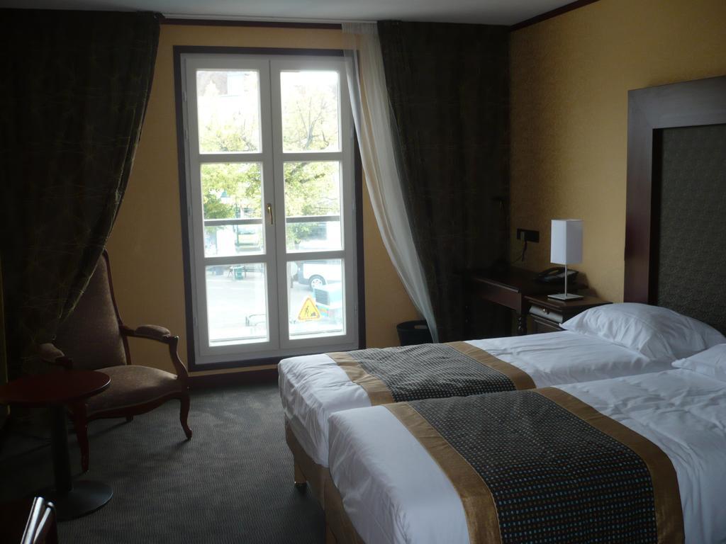 מונטרז'י Hotel De France מראה חיצוני תמונה