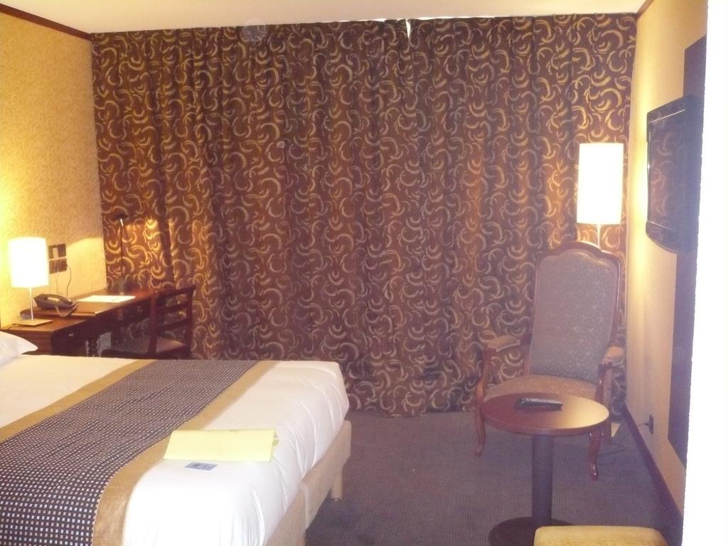 מונטרז'י Hotel De France מראה חיצוני תמונה